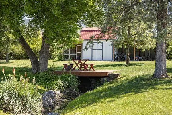 679 Valley View RD, Talent, OR 97540