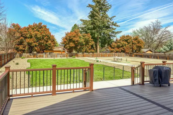 970 Shafer LN, Medford, OR 97501