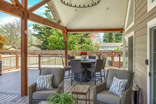 970 Shafer LN, Medford, OR 97501