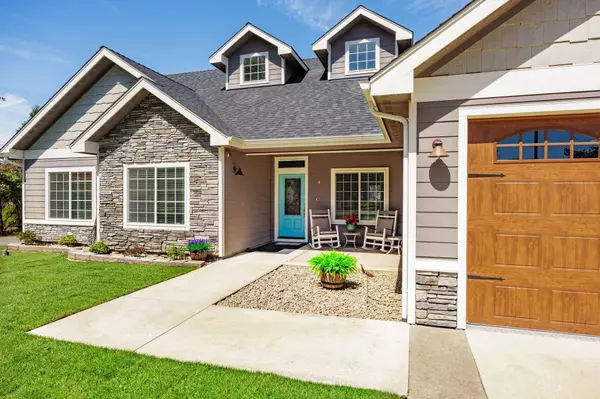 970 Shafer LN, Medford, OR 97501