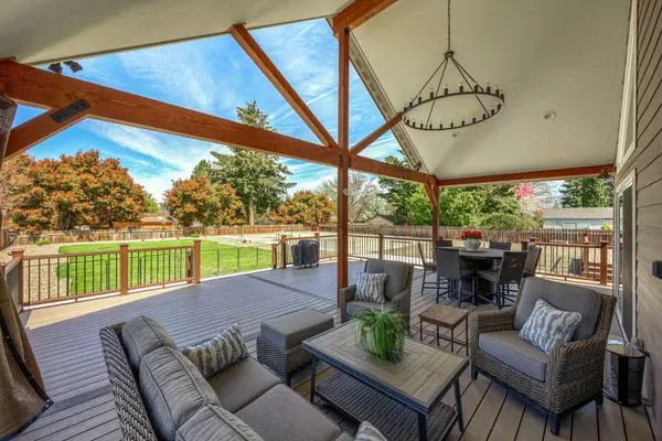 970 Shafer LN, Medford, OR 97501