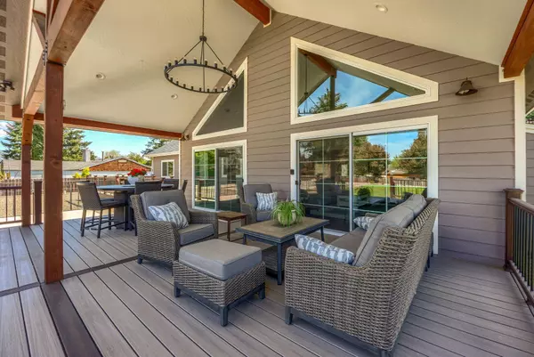 970 Shafer LN, Medford, OR 97501