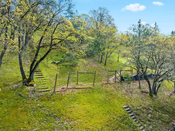 422 Glenview DR, Ashland, OR 97520