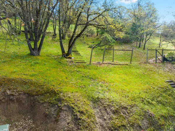 422 Glenview DR, Ashland, OR 97520