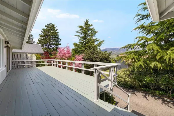 742 Twin Pines CIR, Ashland, OR 97520