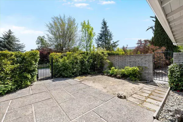 742 Twin Pines CIR, Ashland, OR 97520