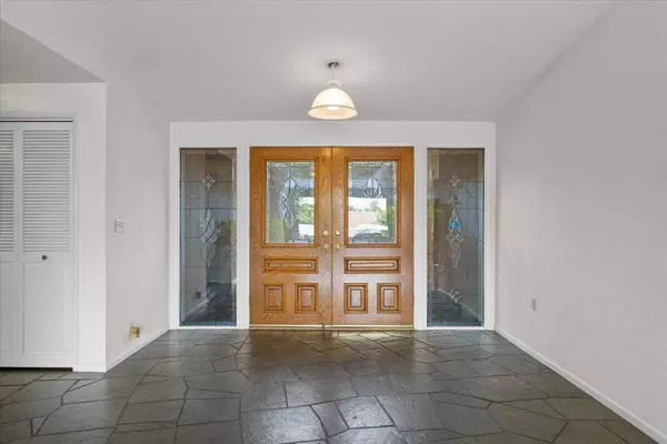 742 Twin Pines CIR, Ashland, OR 97520