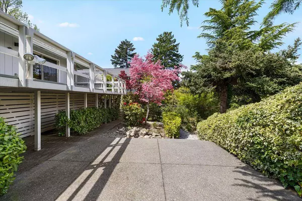 742 Twin Pines CIR, Ashland, OR 97520