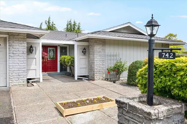 742 Twin Pines CIR, Ashland, OR 97520