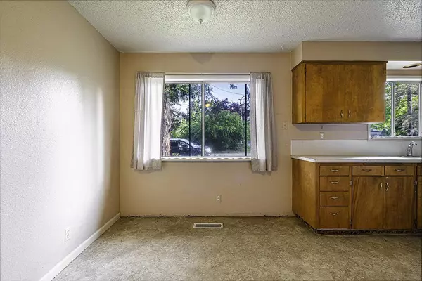 1228 11th ST, Medford, OR 97504