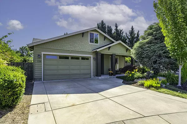 126 Marin CT, Talent, OR 97540