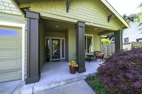 126 Marin CT, Talent, OR 97540