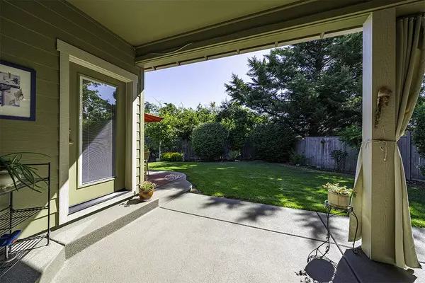 126 Marin CT, Talent, OR 97540