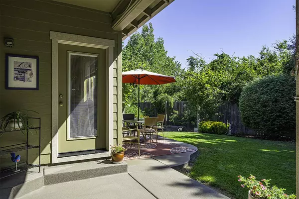 126 Marin CT, Talent, OR 97540