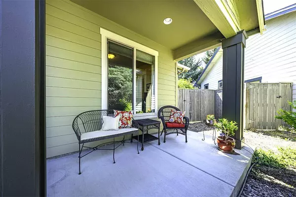 126 Marin CT, Talent, OR 97540