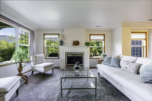 833 Cobblestone CT, Ashland, OR 97520