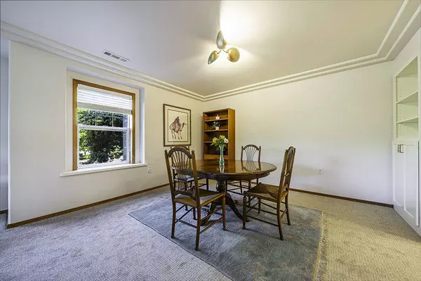 833 Cobblestone CT, Ashland, OR 97520