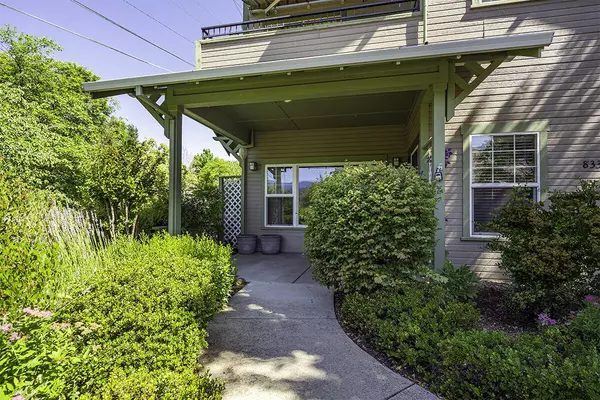 833 Cobblestone CT, Ashland, OR 97520