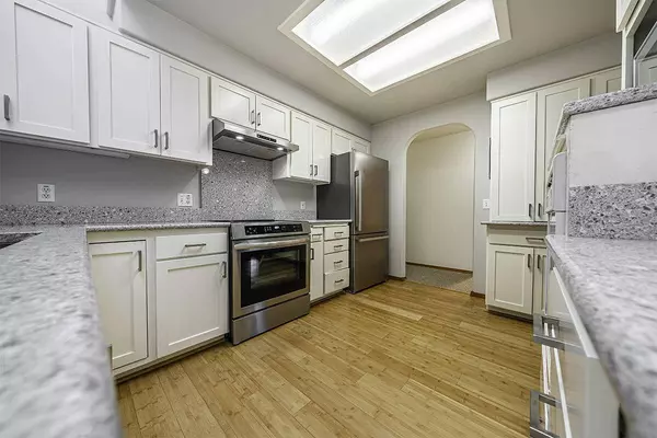 833 Cobblestone CT, Ashland, OR 97520