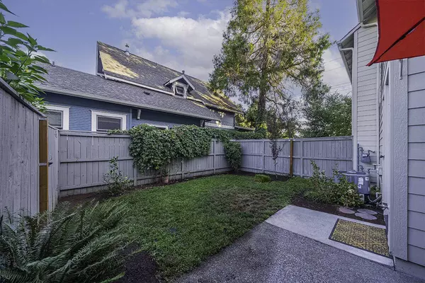 228 Talent AVE #15, Talent, OR 97540