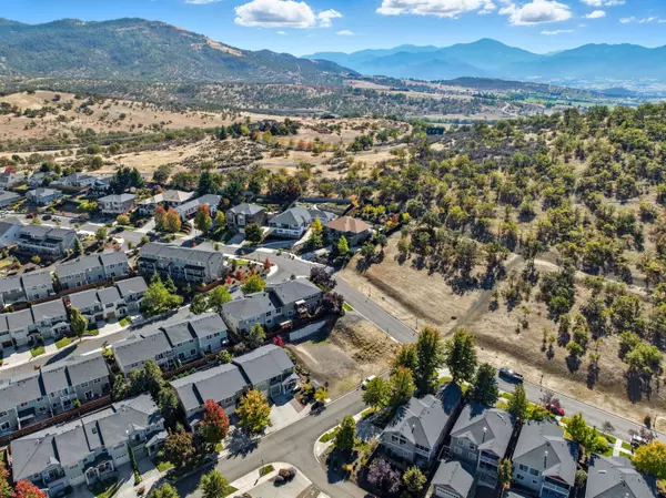 4719 Hathaway DR, Medford, OR 97504