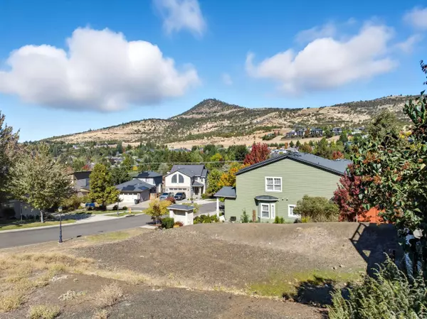 4719 Hathaway DR, Medford, OR 97504