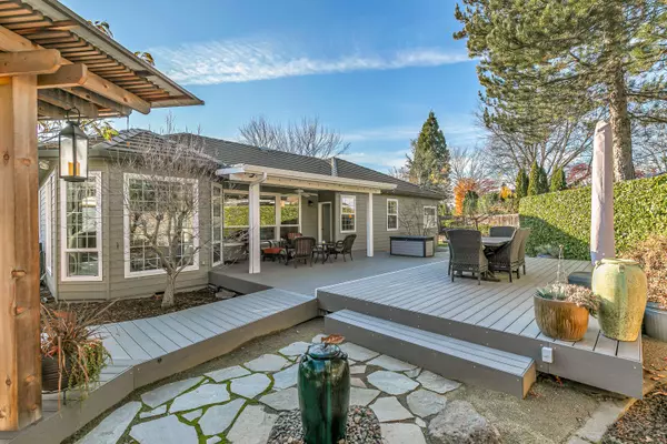 3355 Elmwood CT, Medford, OR 97504