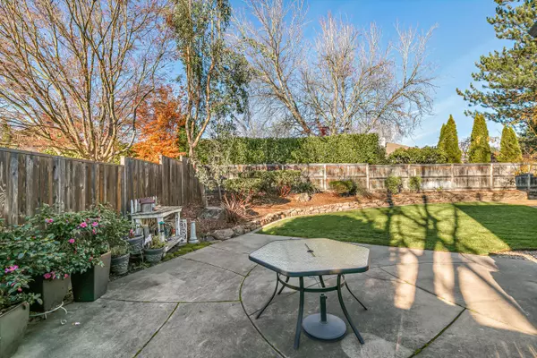 3355 Elmwood CT, Medford, OR 97504