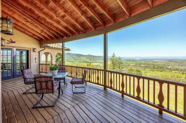 2816 Quail Run RD, Talent, OR 97540