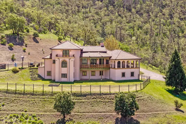 2816 Quail Run RD, Talent, OR 97540