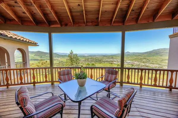 2816 Quail Run RD, Talent, OR 97540