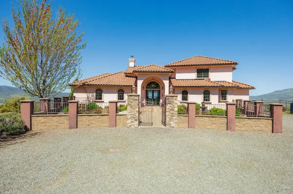 2816 Quail Run RD, Talent, OR 97540