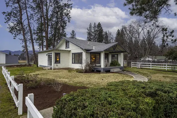 408 Oak Grove RD, Medford, OR 97501