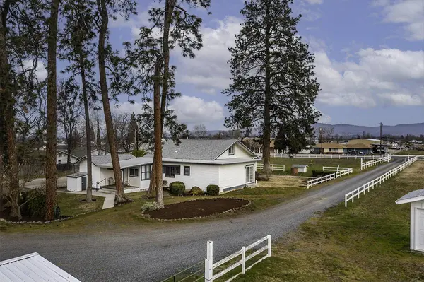 408 Oak Grove RD, Medford, OR 97501