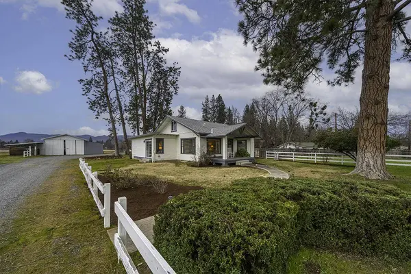 408 Oak Grove RD, Medford, OR 97501