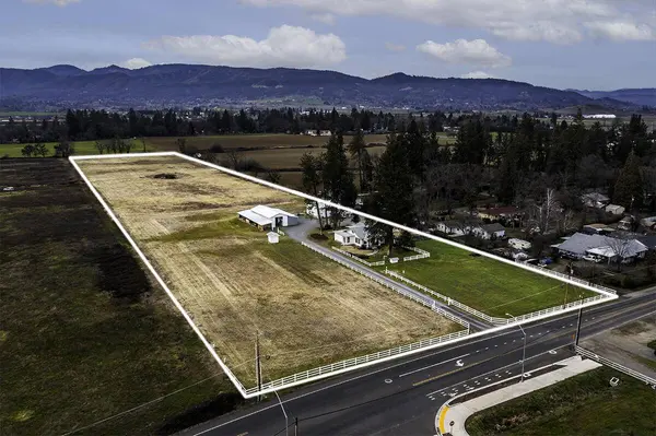 408 Oak Grove RD, Medford, OR 97501