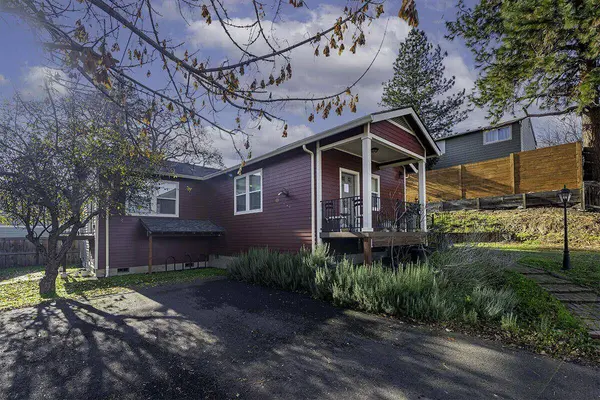 563 Rock ST, Ashland, OR 97520