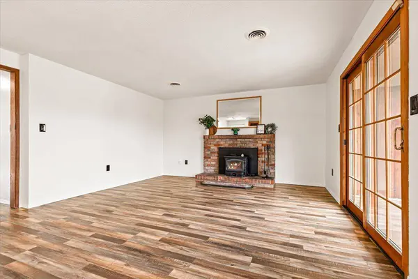 401 Elm ST, Phoenix, OR 97535