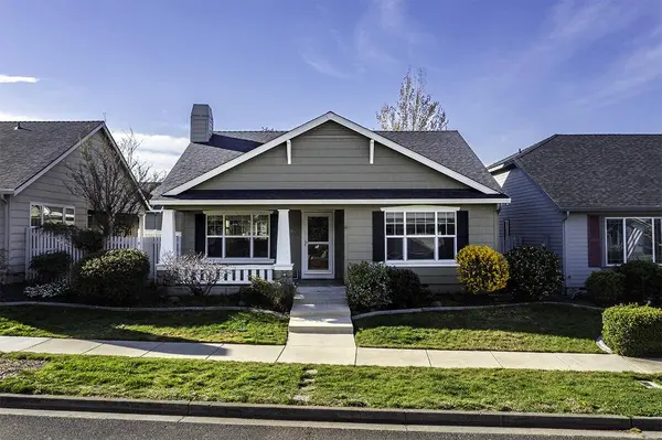 3350 Edgewater DR, Medford, OR 97504