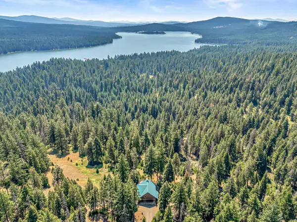 2042 Hyatt Prairie RD, Ashland, OR 97520