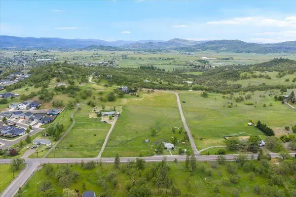 963 Stevens RD, Eagle Point, OR 97524