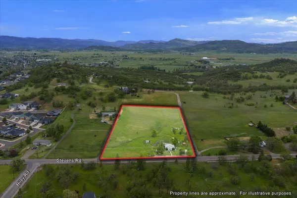 963 Stevens RD, Eagle Point, OR 97524