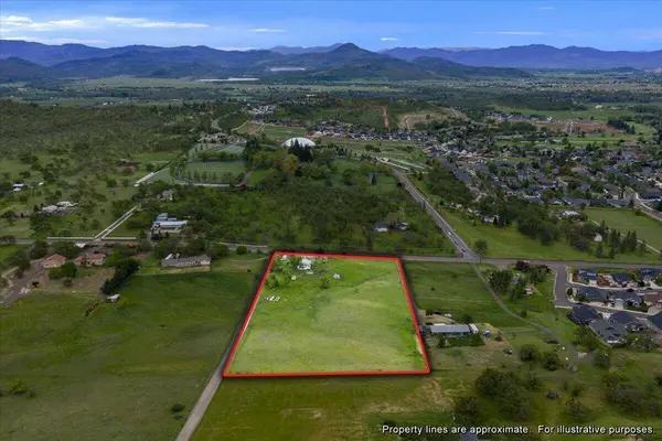 963 Stevens RD, Eagle Point, OR 97524