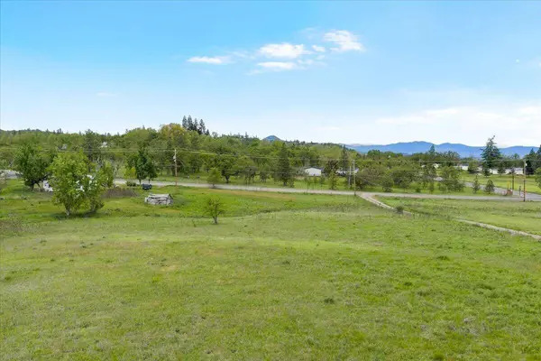 963 Stevens RD, Eagle Point, OR 97524