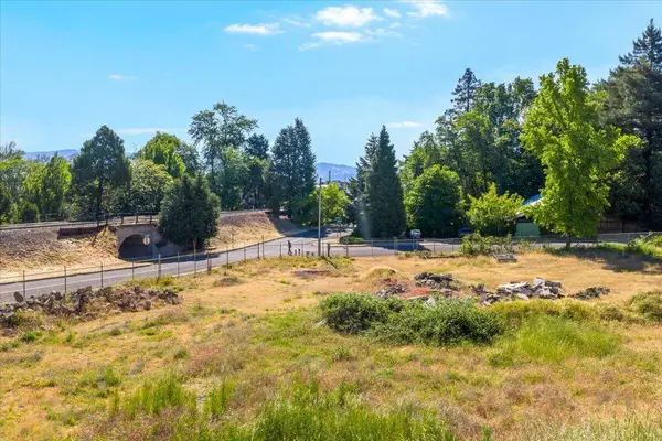 165 Water ST, Ashland, OR 97520
