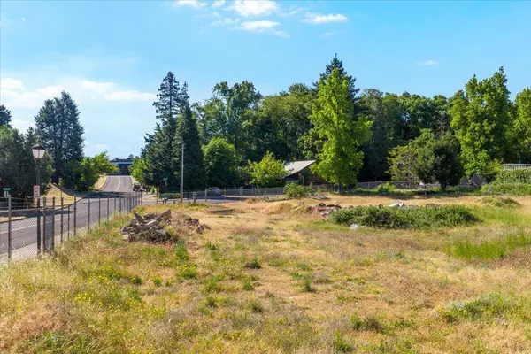 165 Water ST, Ashland, OR 97520