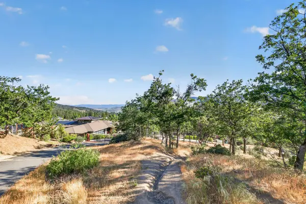 163 Hitt RD, Ashland, OR 97520