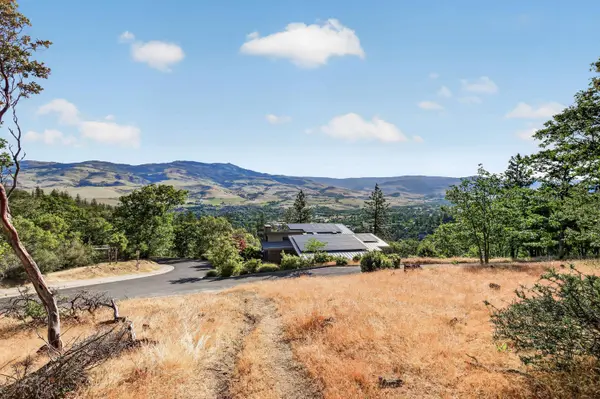 163 Hitt RD, Ashland, OR 97520