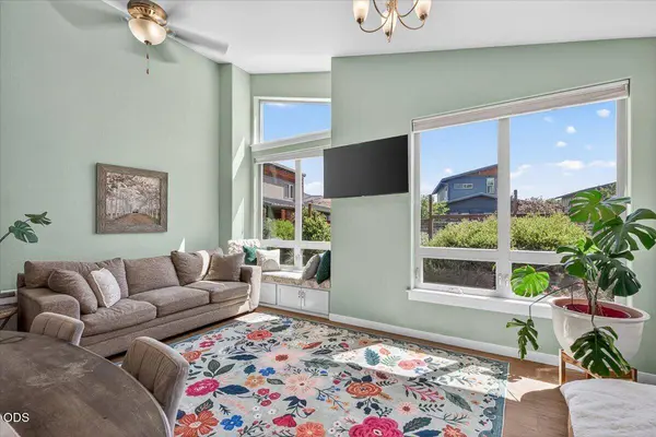 106 Dunn CIR, Ashland, OR 97520