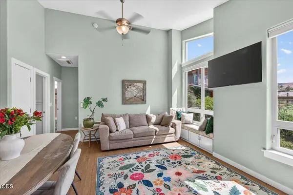 106 Dunn CIR, Ashland, OR 97520